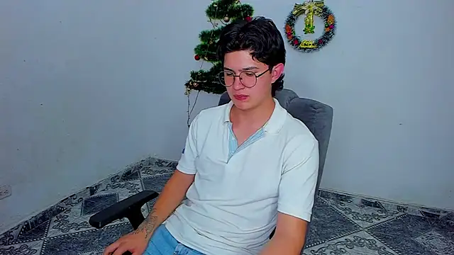 Snapshot of patrik_027 chatting on December 5, 9:39 pm patrik 027 online show from December 5, 9:39 pm
