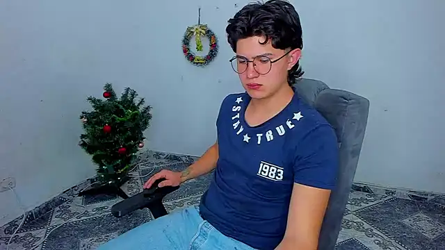 Snapshot of patrik_027 chatting on December 10, 10:05 pm patrik 027 online show from December 10, 10:05 pm