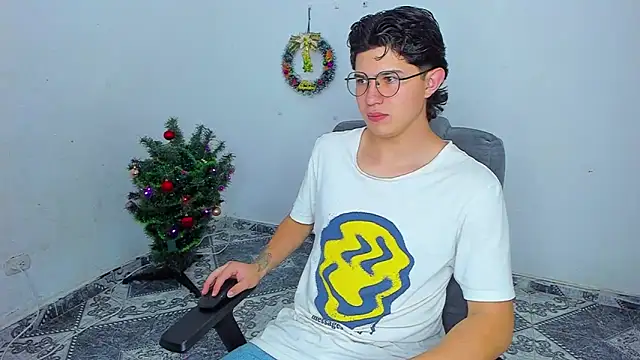 Snapshot of patrik_027 chatting on December 18, 9:08 pm patrik 027 online show from December 18, 9:08 pm
