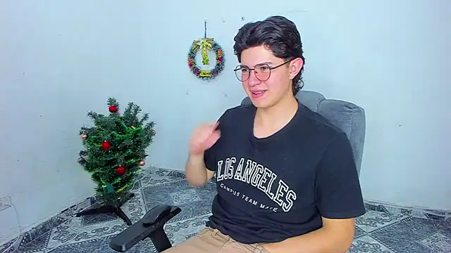 Snapshot of patrik_027 chatting on December 20, 4:25 pm patrik 027 online show from December 20, 4:25 pm
