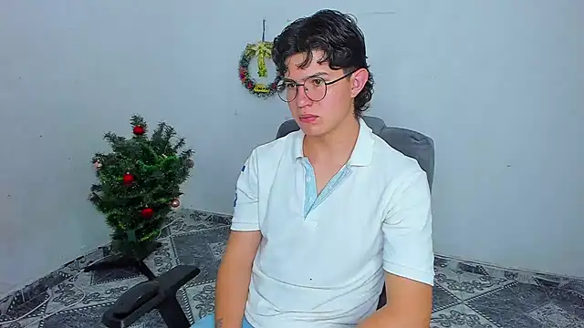 Snapshot of patrik_027 chatting on December 21, 4:25 pm patrik 027 online show from December 21, 4:25 pm