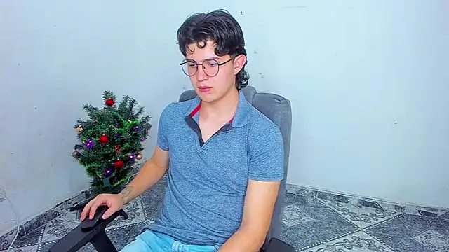 Snapshot of patrik_027 chatting on December 22, 8:03 pm patrik 027 online show from December 22, 8:03 pm