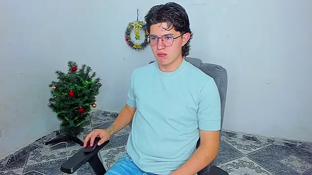Snapshot of patrik_027 chatting on December 23, 8:14 pm patrik 027 online show from December 23, 8:14 pm
