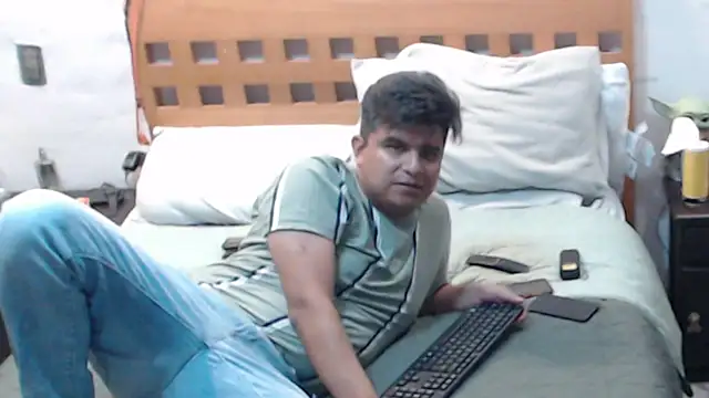 Snapshot of thor000089 chatting on December 11, 2:30 am thor000089 online show from December 11, 2:30 am