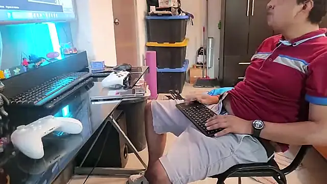 Snapshot of thor000089 chatting on September 28, 11:21 pm thor000089 online show from September 28, 11:21 pm