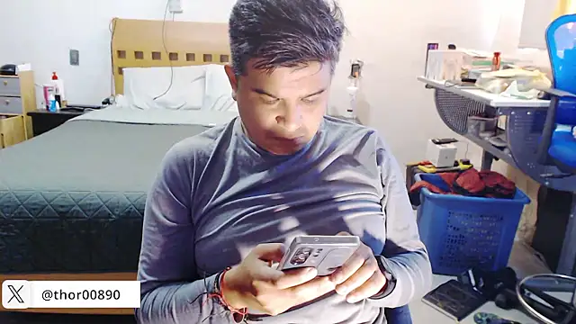 thor000089 online show from January 12, 5:07 pm