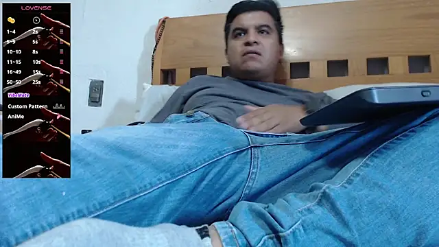 thor000089 online show from April 13, 5:18 pm