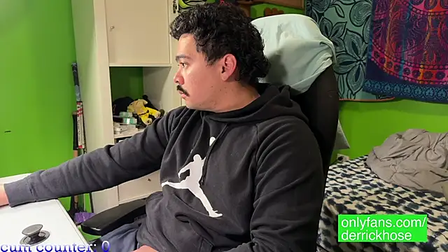 Snapshot of DerrickHose chatting on March 8, 1:06 am DerrickHose online show from March 8, 1:06 am