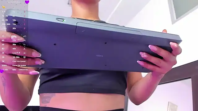 Snapshot of CeliWoods chatting on February 9, 5:33 pm CeliWoods online show from February 9, 5:33 pm