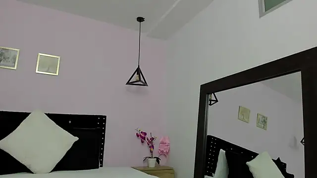 Snapshot of CeliWoods chatting on March 8, 10:11 am CeliWoods online show from March 8, 10:11 am