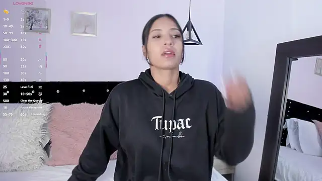 Snapshot of CeliWoods chatting on September 17, 11:23 am CeliWoods online show from September 17, 11:23 am