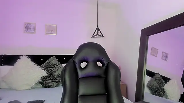 Snapshot of CeliWoods chatting on September 25, 11:25 am CeliWoods online show from September 25, 11:25 am