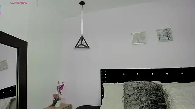 Snapshot of CeliWoods chatting on November 24, 11:21 am CeliWoods online show from November 24, 11:21 am