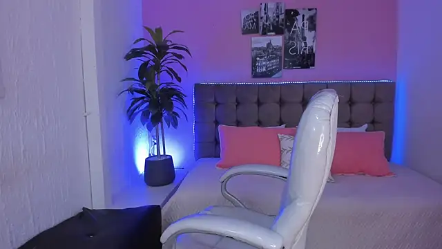 Snapshot of Stefhanyblow chatting on February 19, 9:47 pm Stefhanyblow online show from February 19, 9:47 pm