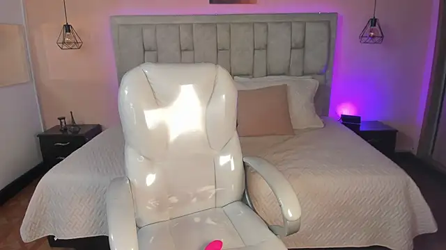 Snapshot of Stefhanyblow chatting on September 13, 10:53 pm Stefhanyblow online show from September 13, 10:53 pm