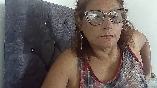 charrysexy1 online show from October 31, 1:01 pm