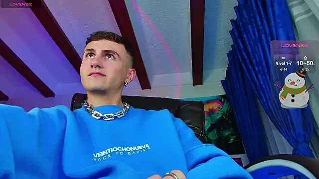 Snapshot of dimitri-bilak chatting on December 6, 1:29 am dimitri-bilak online show from December 6, 1:29 am