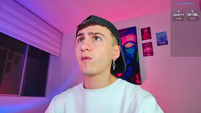 Snapshot of dimitri-bilak chatting on November 19, 12:21 am dimitri-bilak online show from November 19, 12:21 am