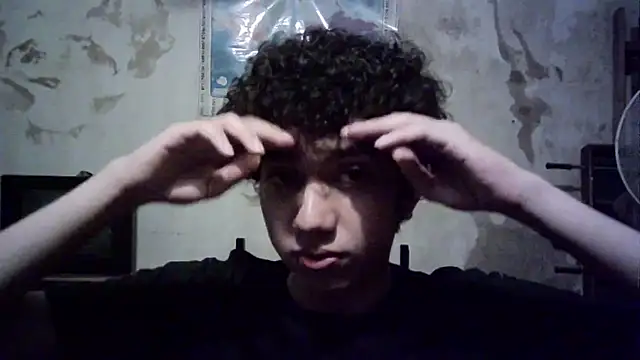 Snapshot of Emv2 chatting on December 18, 6:52 am Emv2 online show from December 18, 6:52 am