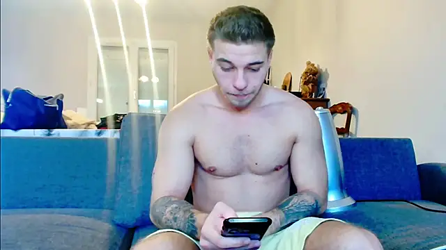 Snapshot of Elkafit28 chatting on January 31, 8:11 am Elkafit28 online show from January 31, 8:11 am