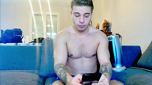 Snapshot of Elkafit28 chatting on February 1, 8:08 am Elkafit28 online show from February 1, 8:08 am