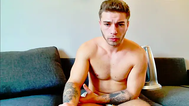 Snapshot of Elkafit28 chatting on February 21, 2:16 pm Elkafit28 online show from February 21, 2:16 pm