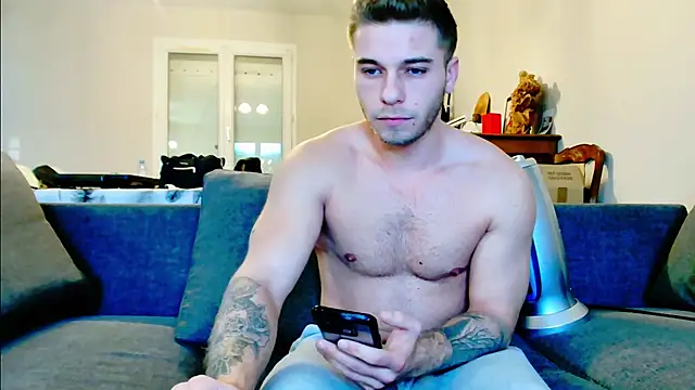 Snapshot of Elkafit28 chatting on March 21, 5:23 pm Elkafit28 online show from March 21, 5:23 pm