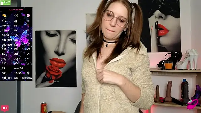 Snapshot of XLisaxx chatting on November 19, 1:38 am XLisaxx online show from November 19, 1:38 am