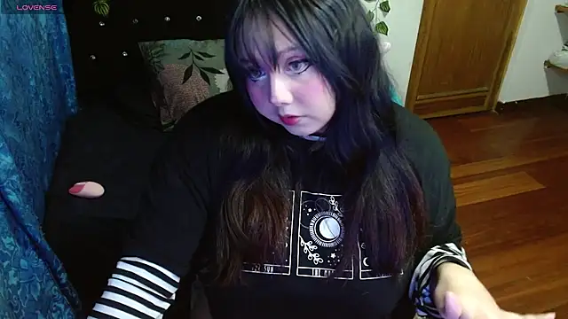 Snapshot of litlle_cat chatting on November 28, 5:43 am litlle cat online show from November 28, 5:43 am