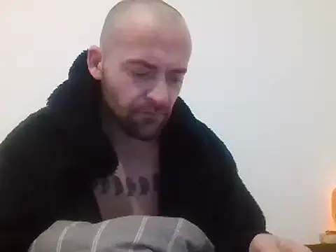 Snapshot of bigguy101 chatting on January 3, 6:11 am bigguy101 online show from January 3, 6:11 am