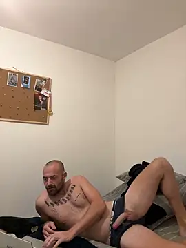 Snapshot of bigguy101 chatting on February 6, 5:35 am bigguy101 online show from February 6, 5:35 am