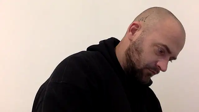 Snapshot of bigguy101 chatting on November 12, 8:48 am bigguy101 online show from November 12, 8:48 am