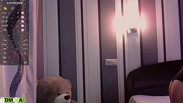 Snapshot of _Amelle_ chatting on February 21, 1:33 pm Amelle online show from February 21, 1:33 pm