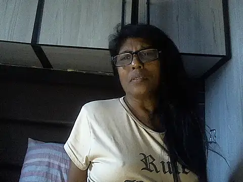 Snapshot of MsAttitude chatting on October 26, 11:27 am MsAttitude online show from October 26, 11:27 am