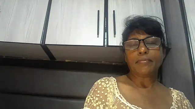 Snapshot of MsAttitude chatting on December 19, 6:53 am MsAttitude online show from December 19, 6:53 am