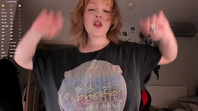 Snapshot of LisaLaas chatting on December 3, 7:22 pm LisaLaas online show from December 3, 7:22 pm