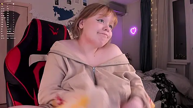 Snapshot of LisaLaas chatting on December 14, 1:16 pm LisaLaas online show from December 14, 1:16 pm