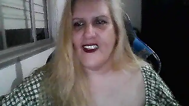 Snapshot of PamelaEmarido chatting on December 22, 3:14 am PamelaEmarido online show from December 22, 3:14 am