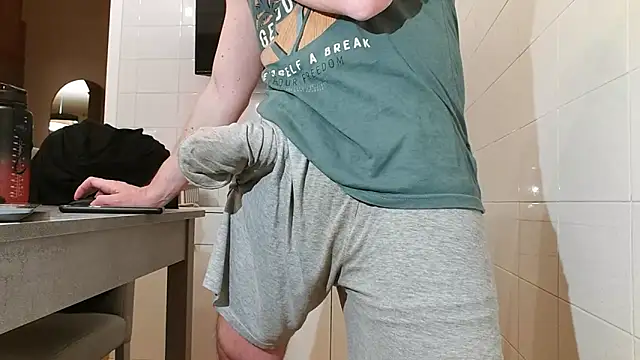 Snapshot of asa92921 chatting on January 3, 5:20 pm asa92921 online show from January 3, 5:20 pm