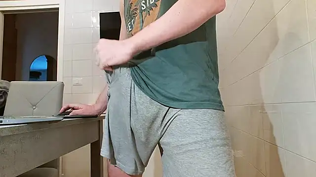 Snapshot of asa92921 chatting on January 11, 8:43 am asa92921 online show from January 11, 8:43 am