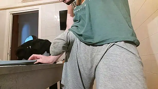 Snapshot of asa92921 chatting on March 21, 1:45 pm asa92921 online show from March 21, 1:45 pm