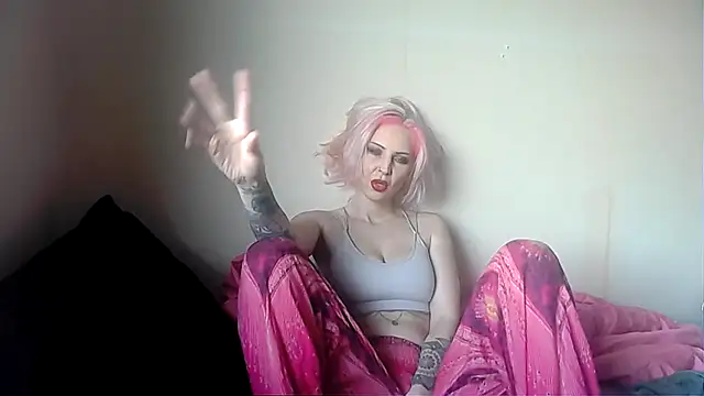 kittyazora online show from December 3, 1:10 pm