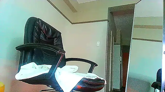 Snapshot of Charlie-Crawford chatting on March 19, 7:49 pm Charlie-Crawford online show from March 19, 7:49 pm