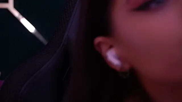 Snapshot of LittleeCutee chatting on January 10, 10:17 am LittleeCutee online show from January 10, 10:17 am