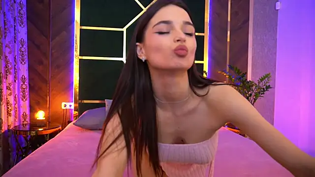 Snapshot of LittleeCutee chatting on March 10, 10:37 am LittleeCutee online show from March 10, 10:37 am