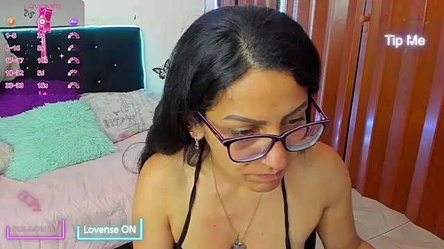 Snapshot of alma_blue chatting on November 21, 10:52 pm alma blue online show from November 21, 10:52 pm