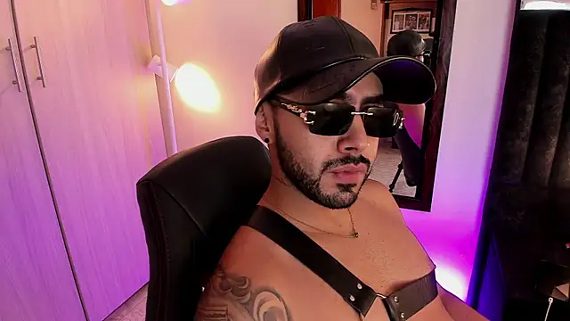 ItsMeEros online show from November 18, 8:02 pm