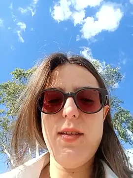 Snapshot of dolcehelena993 chatting on October 4, 7:39 am dolcehelena993 online show from October 4, 7:39 am