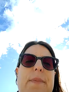 Snapshot of dolcehelena993 chatting on October 6, 9:51 am dolcehelena993 online show from October 6, 9:51 am