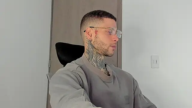  jamesleandros1 online show from January 15, 12:10 pm